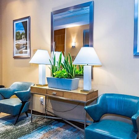 Metro Points Hotel Washington North Нью-Карролтон Экстерьер фото