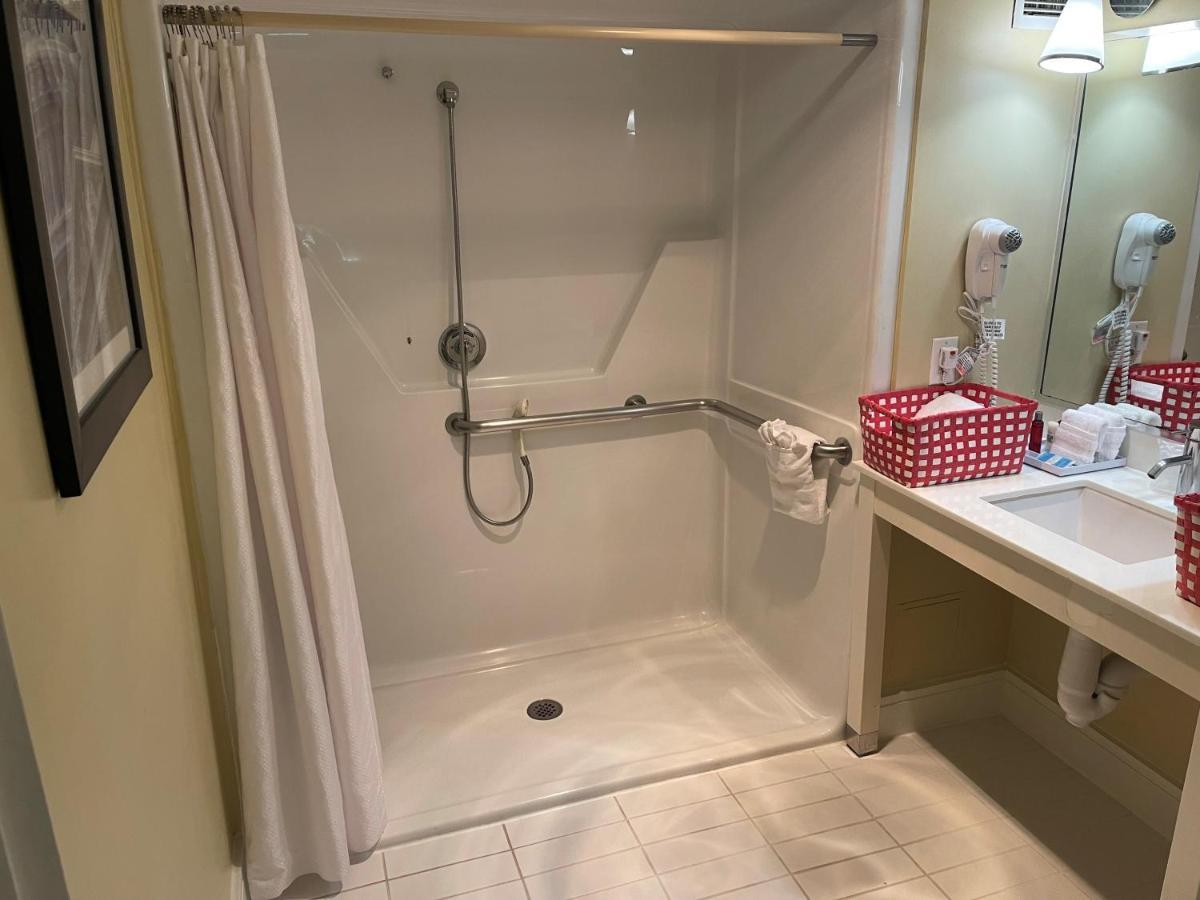Metro Points Hotel Washington North Нью-Карролтон Экстерьер фото