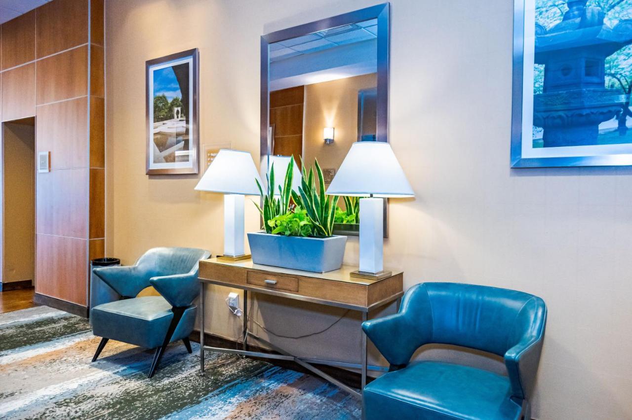 Metro Points Hotel Washington North Нью-Карролтон Экстерьер фото