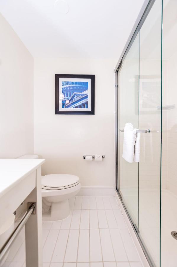 Metro Points Hotel Washington North Нью-Карролтон Экстерьер фото