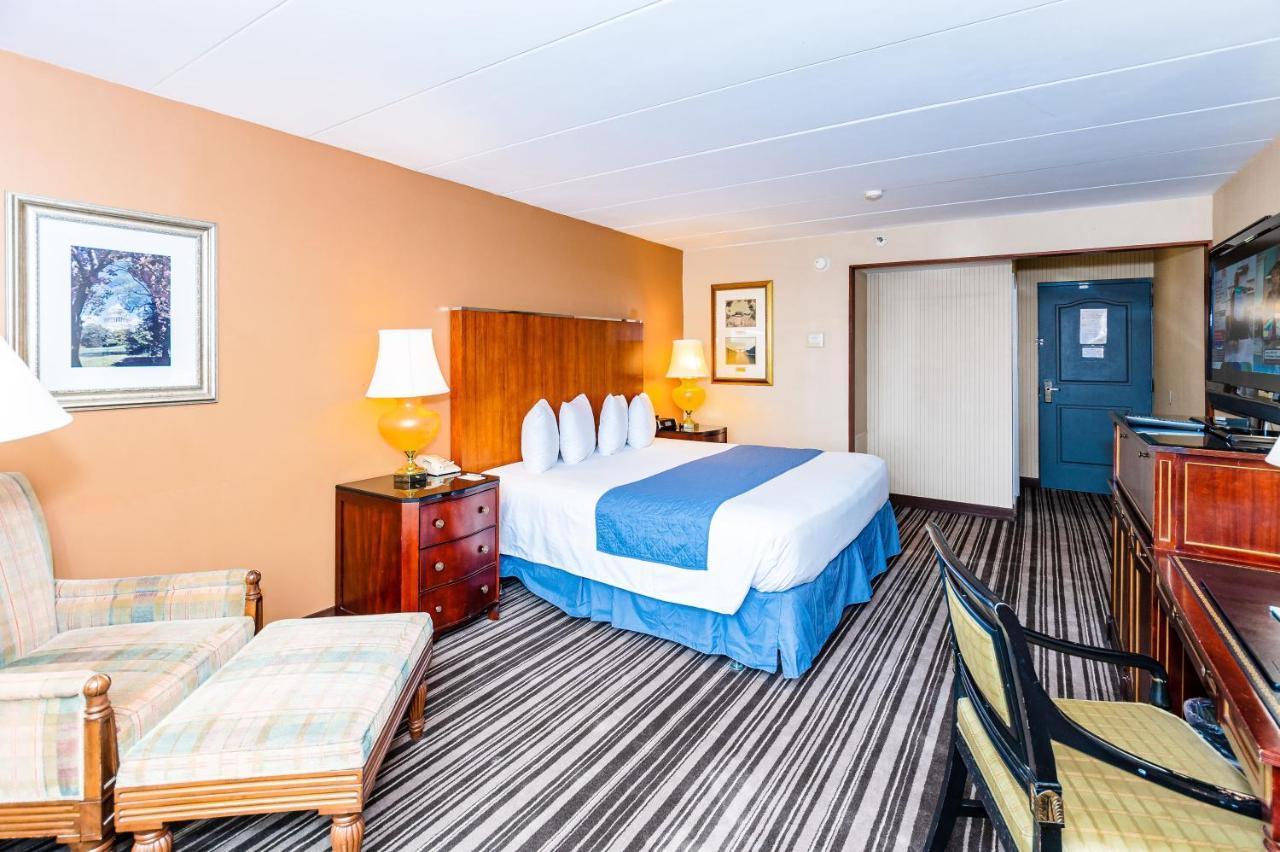 Metro Points Hotel Washington North Нью-Карролтон Экстерьер фото