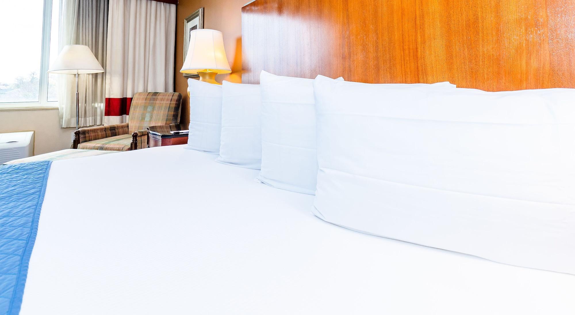 Metro Points Hotel Washington North Нью-Карролтон Экстерьер фото