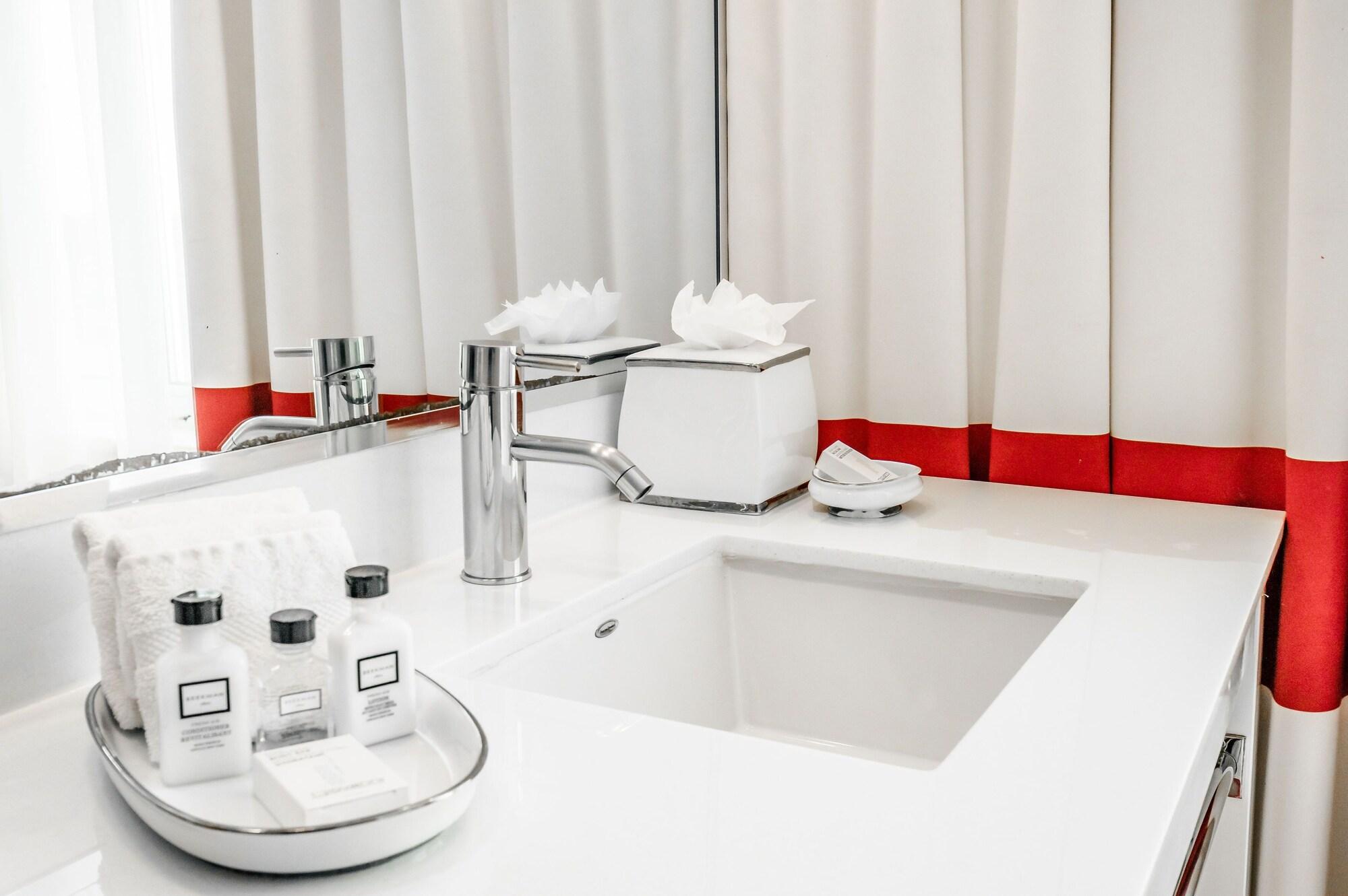 Metro Points Hotel Washington North Нью-Карролтон Экстерьер фото