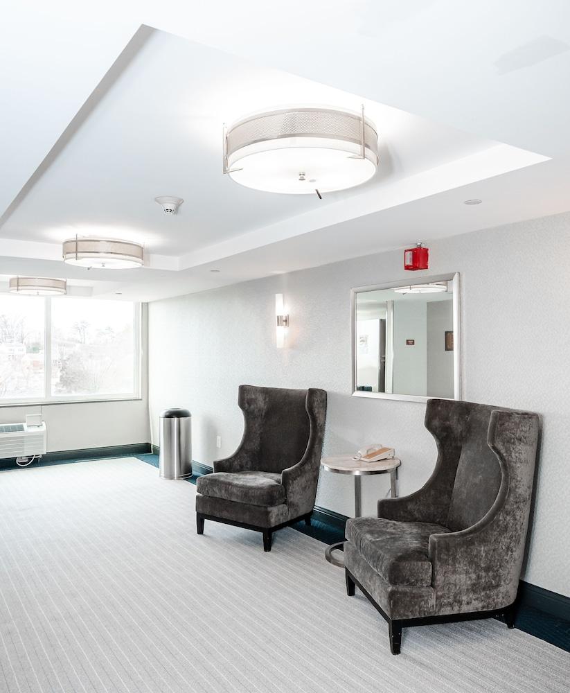 Metro Points Hotel Washington North Нью-Карролтон Экстерьер фото