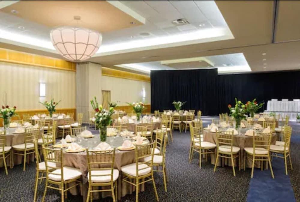 Metro Points Hotel Washington North Нью-Карролтон Экстерьер фото