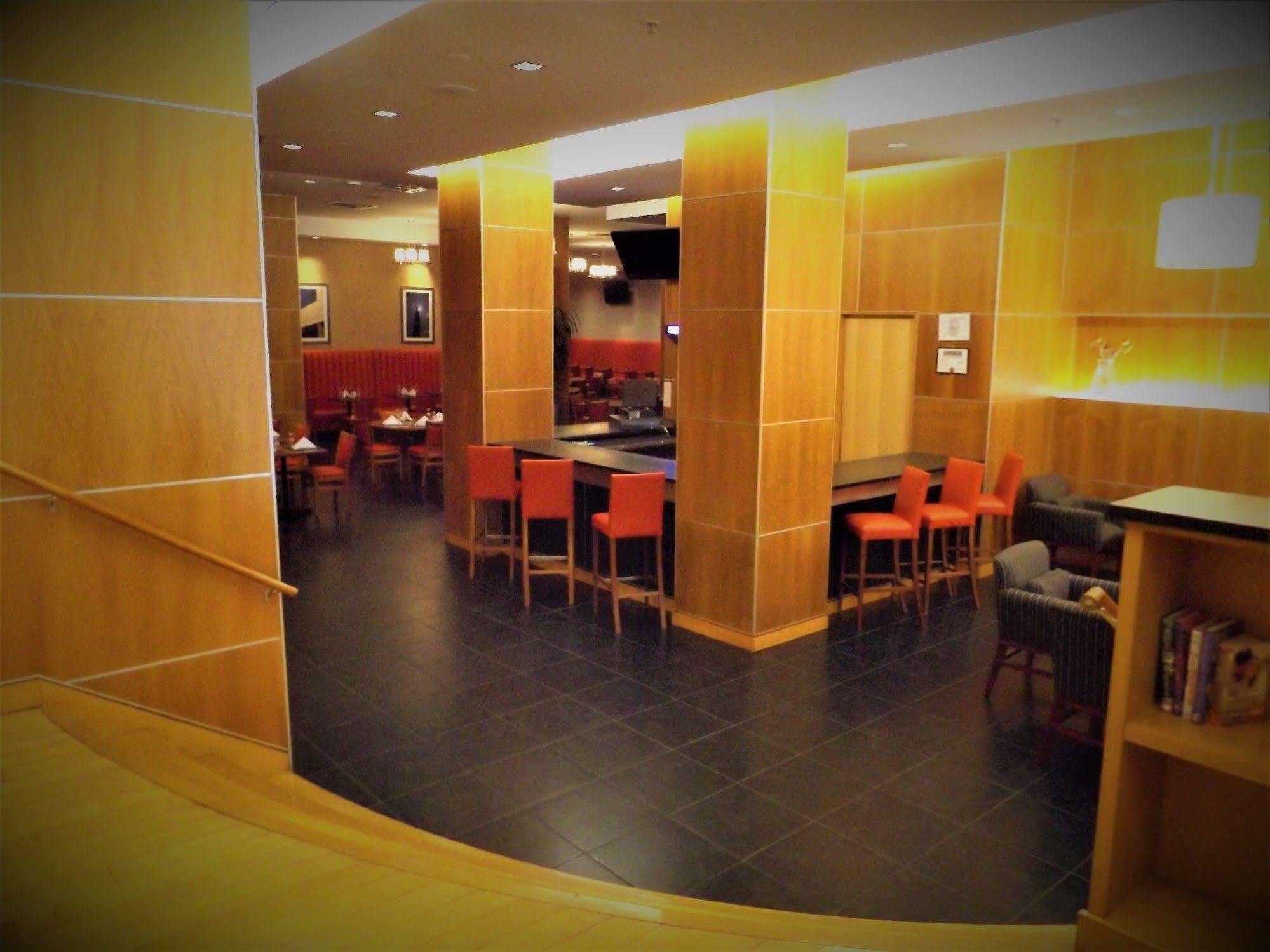 Metro Points Hotel Washington North Нью-Карролтон Экстерьер фото
