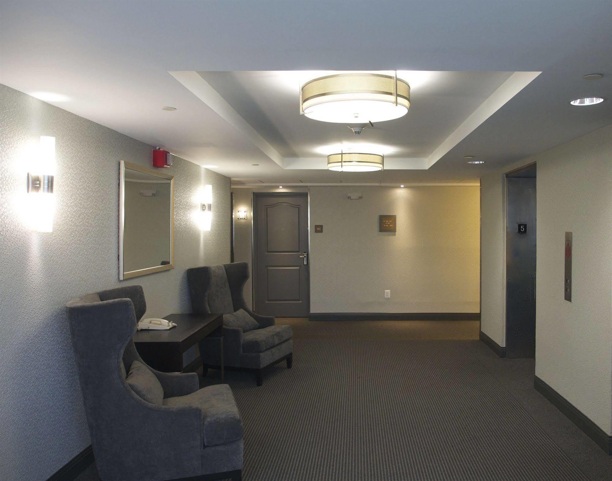 Metro Points Hotel Washington North Нью-Карролтон Экстерьер фото
